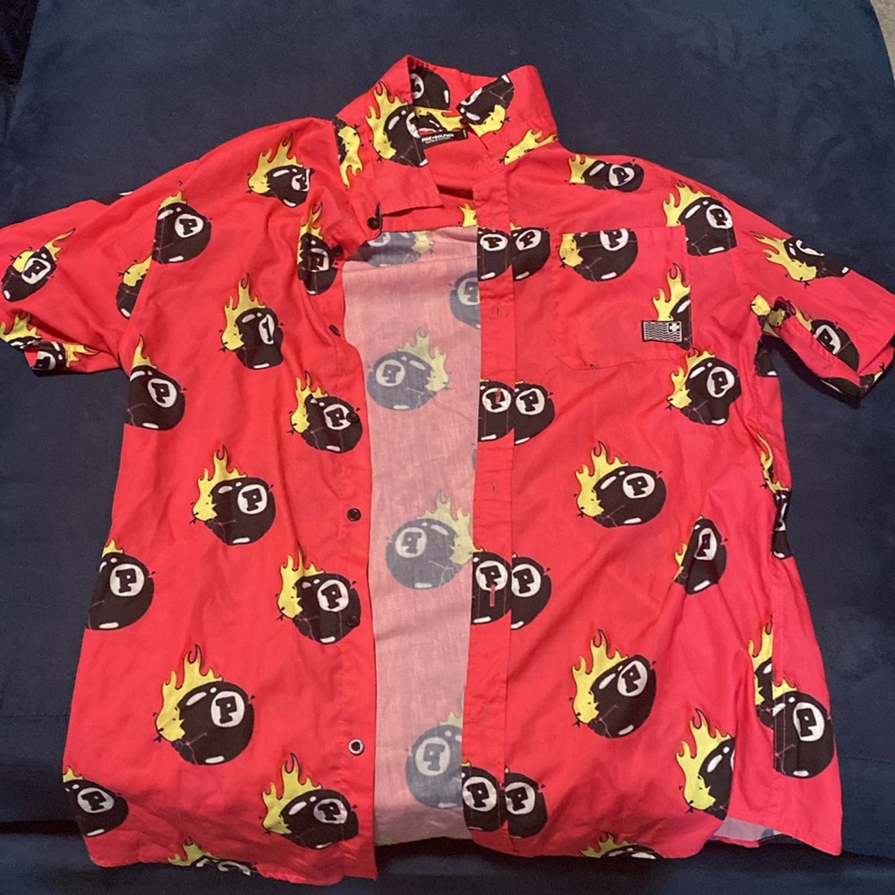 Large Button up - Picture 2 of 4